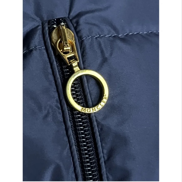 Moncler Poncho - Picture 3 of 8